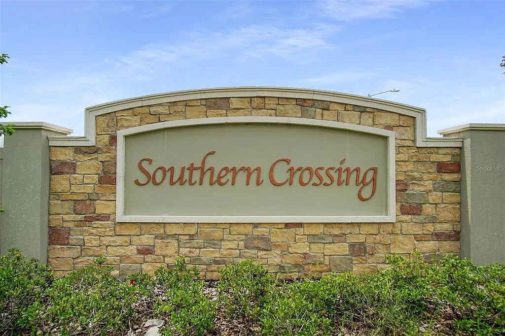 4 bed, 2.0 bath, 2232 sqft, $2,100 — Photo 4