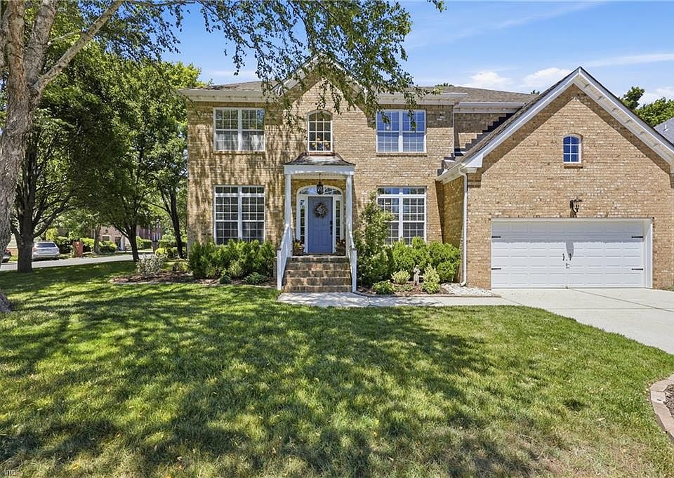 1st image of 700 Blossom Cir