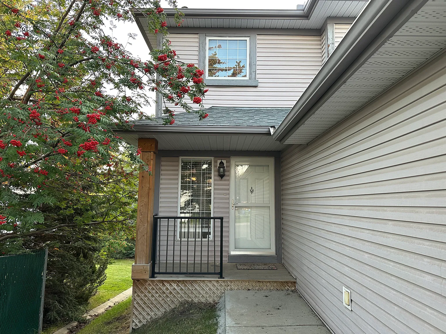 3 bed, 2.5 bath, 1700 sqft, $2,000 — Photo 2