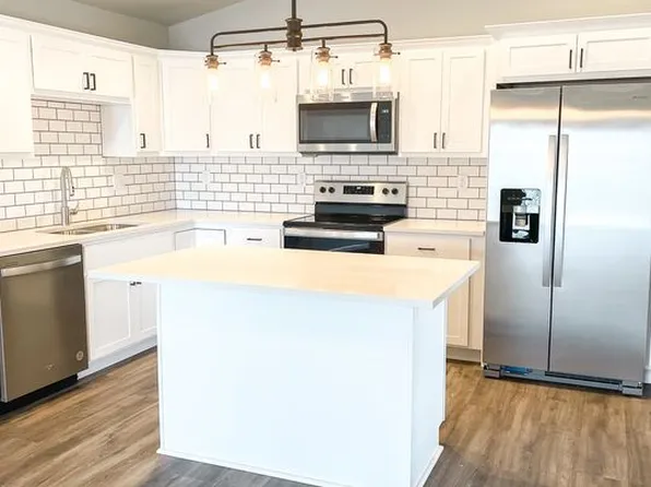 831 United Dr, Horace, ND 58047