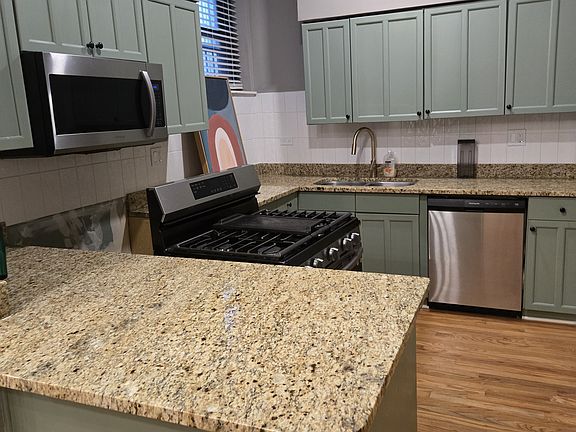 3rd image of 5017 S Drexel Blvd Unit 102