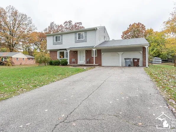 7505 Verna Dr, Lambertville, MI 48144