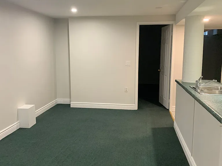 18 Laguna Cres #BASEMENT — Photo 3