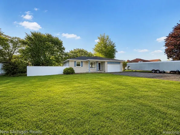 5288 Torrey Rd, Flint, MI 48507