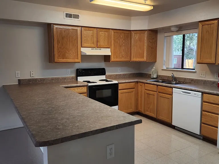 101 W Cedar Ave #2 — Photo 6
