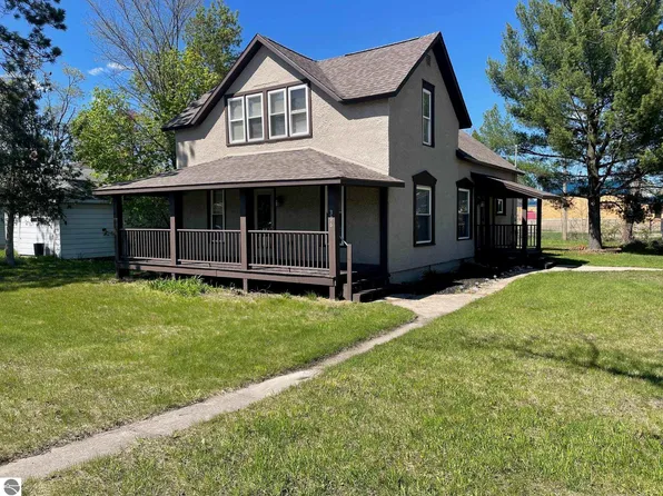 306 3rd St, Kalkaska, MI 49646