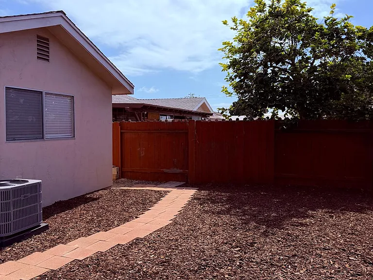 1764 Ionian St — Photo 27