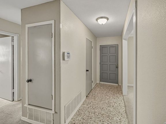 4th image of 615 Amistad Blvd