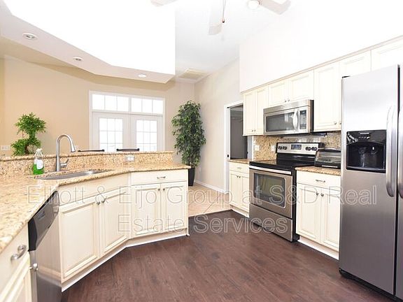 3rd image of 5915 Windwood Dr