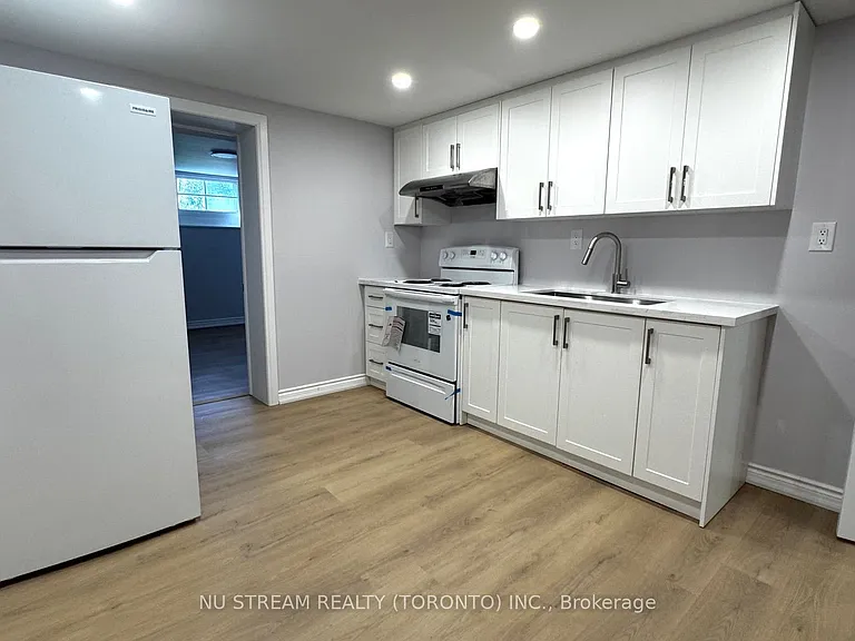 261 Essex Ave — Photo 17