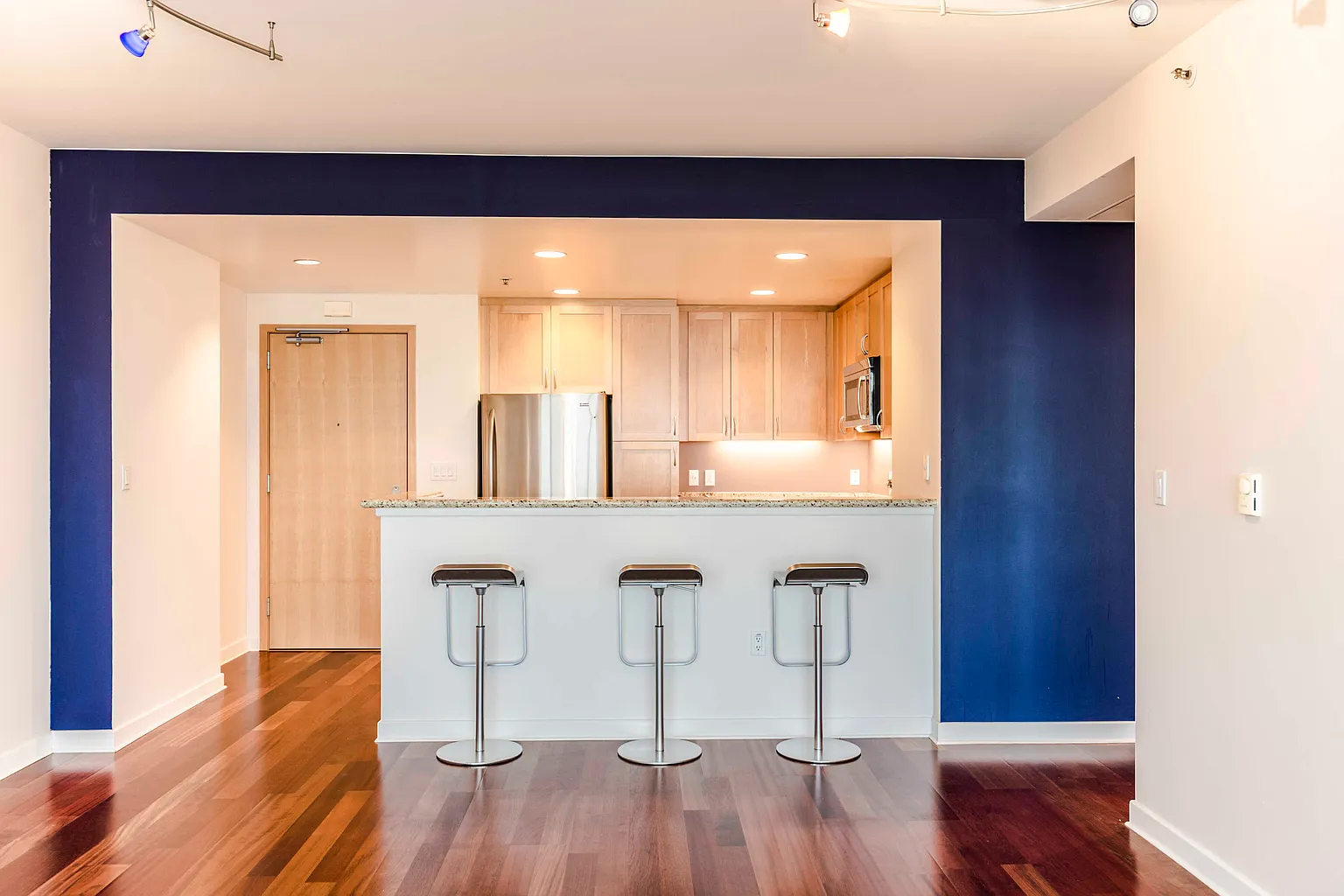 250 King St Unit 1614 photo 1