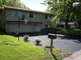 2104 Burr St N, Maplewood, MN 55117