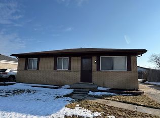 16024 Wellington Ave, Roseville, MI 48066