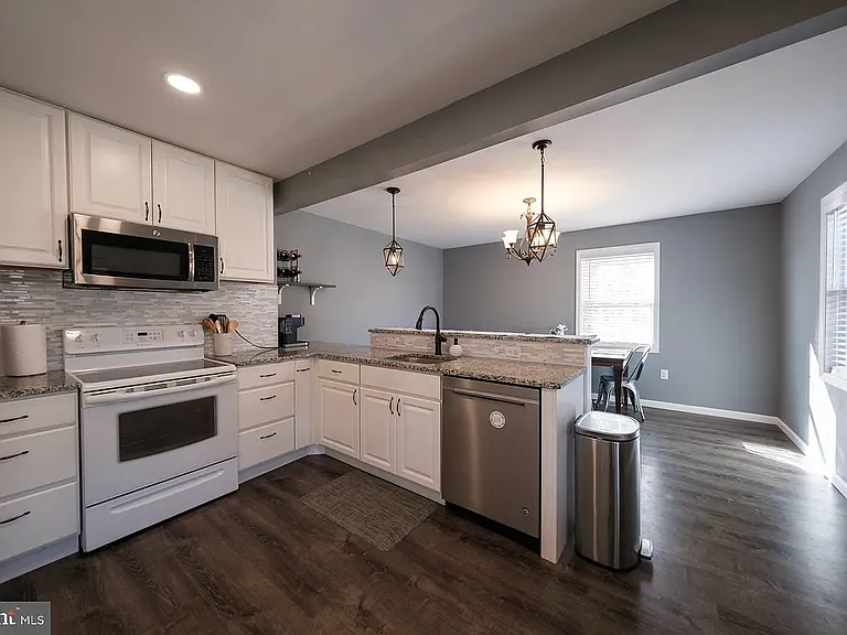 2640 Grandview Blvd — Photo 43