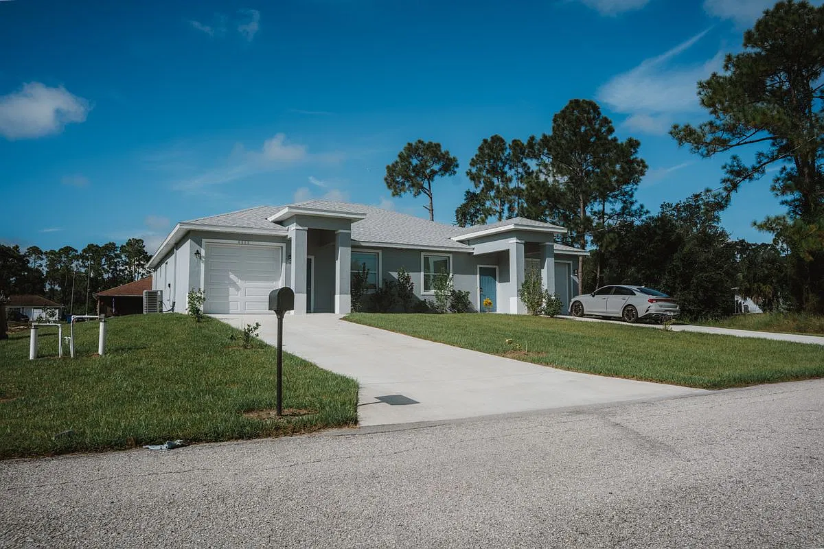 3 bed, 2.0 bath, 1212 sqft, $1,750 — Photo 1