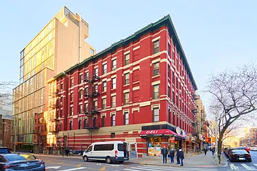 593 Tenth Avenue in Hell&#39;s Kitchen