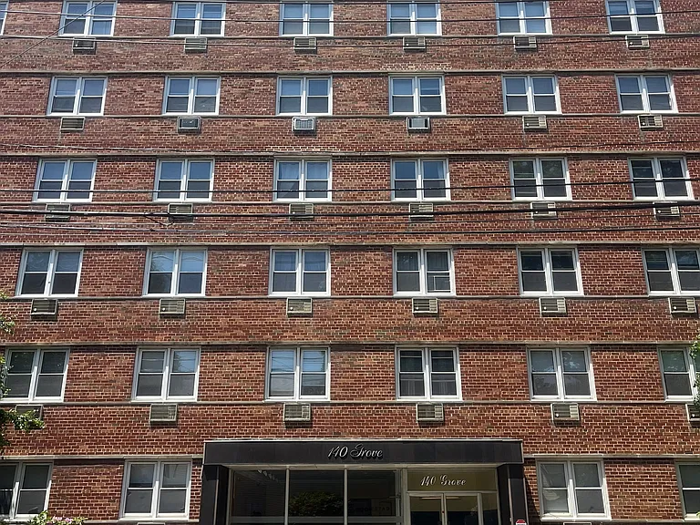 140 Grove St #1D — Photo 1