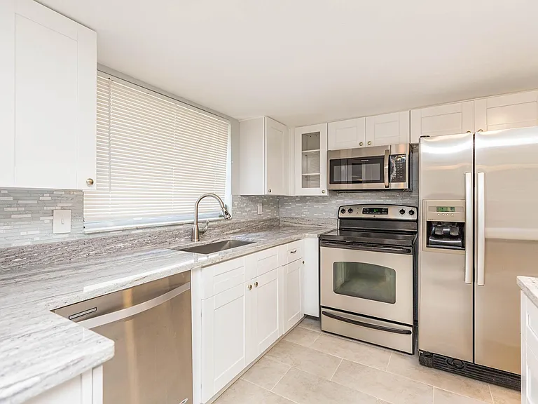 9016 Hunt Club Ln — Photo 14