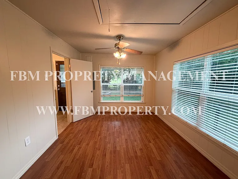 1526 E FM 813 — Photo 22