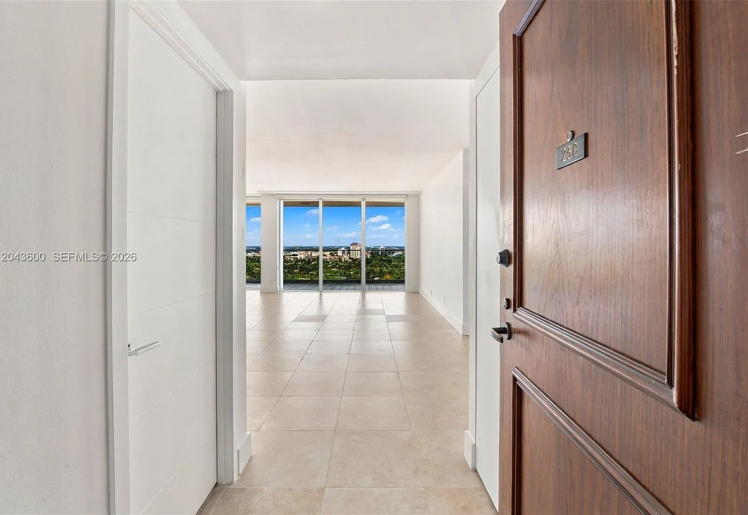 Turnberry Isle Condo — Photo 4