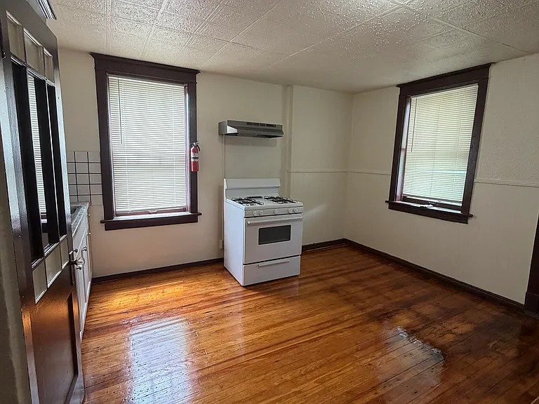 4233 California Ave #2 — Photo 2