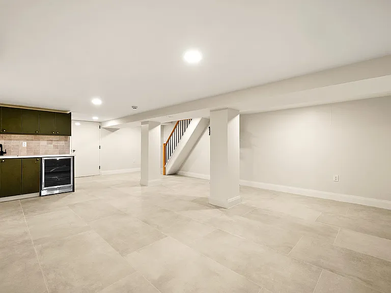 599 Van Buren St #GARDEN — Photo 7