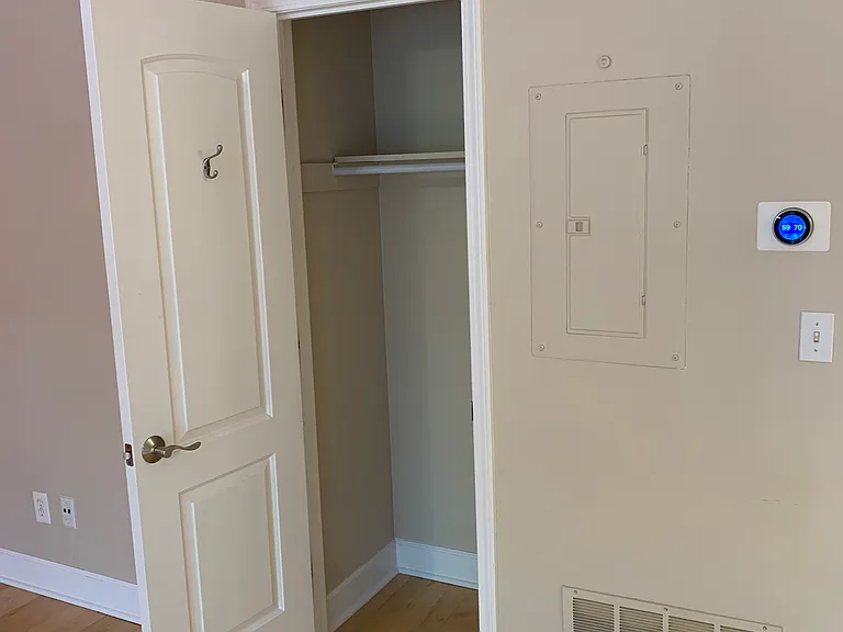 1397 Broadview Ave #8 — Photo 6