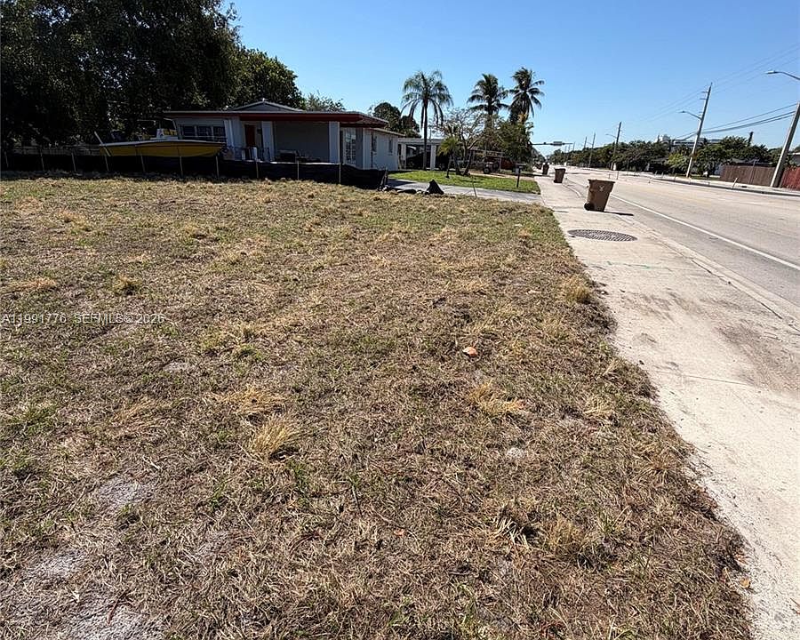 2nd image of 4240 NE 3rd Ave