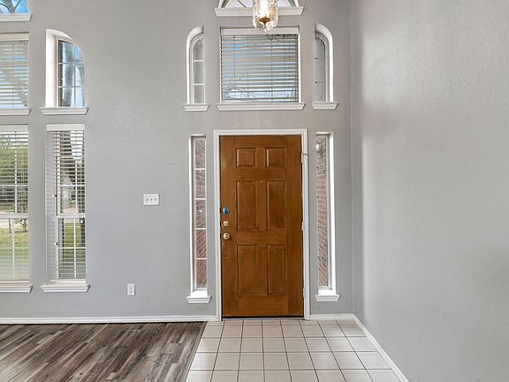 4th image of 6804 Ashmont Dr