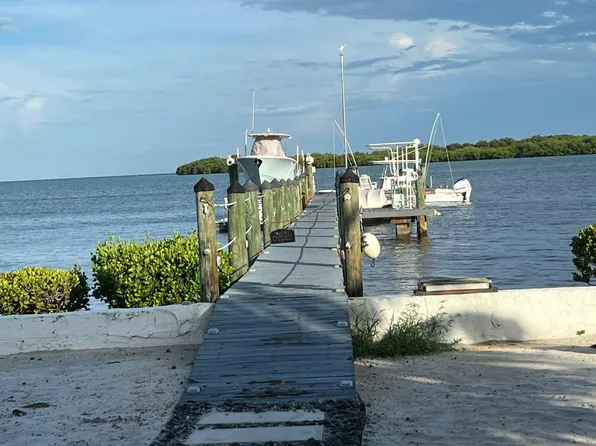 917 S Jade Dr, Key Largo, FL 33037