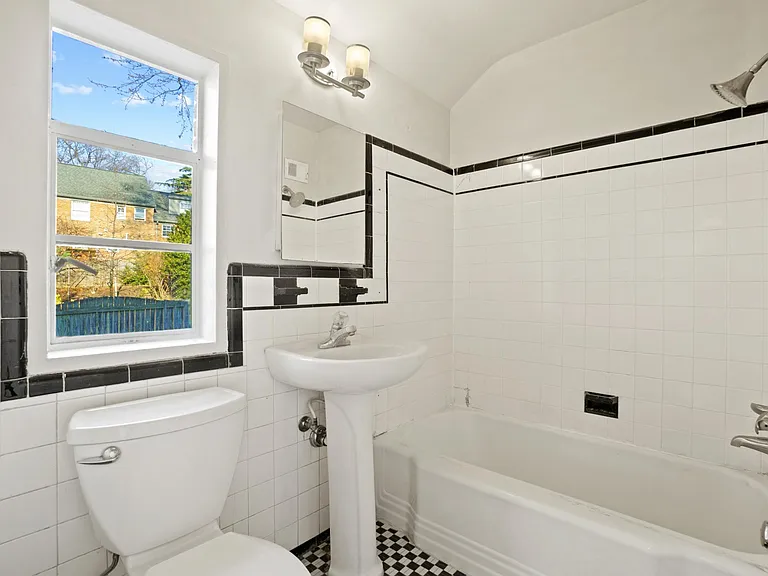 3100 S Hill St — Photo 14