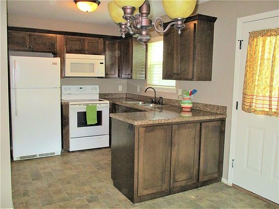 3rd image of 204 E Holman St