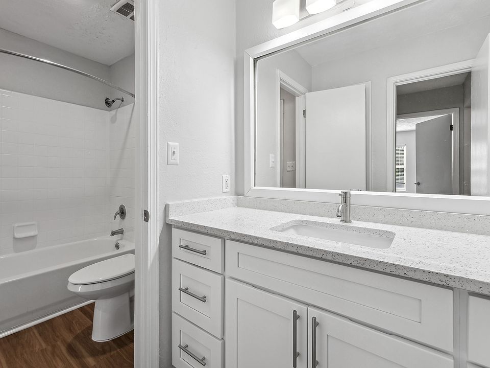 1st image of 501 N River Pkwy #1815