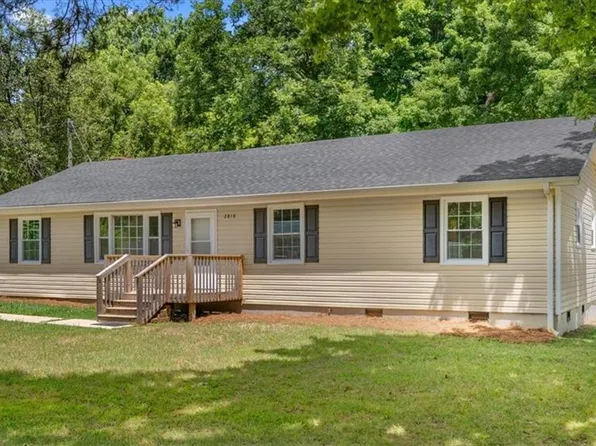 2818 Broadbay Dr, Winston Salem, NC 27107