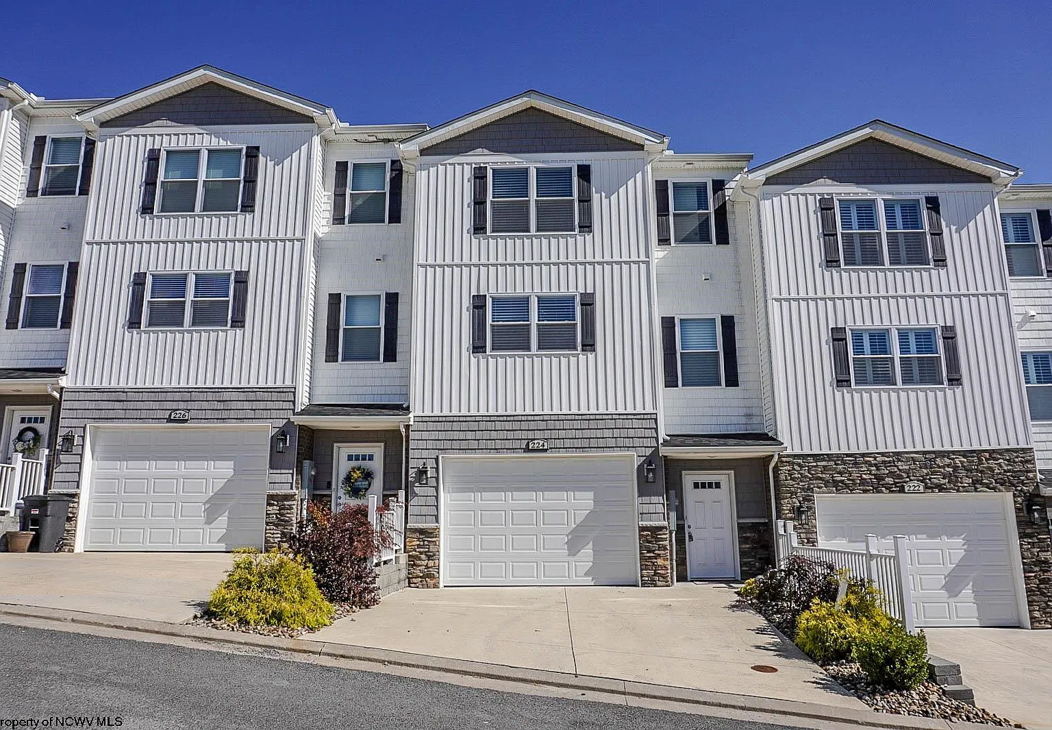 3 bed, 2.5 bath, $2,590 — Photo 1