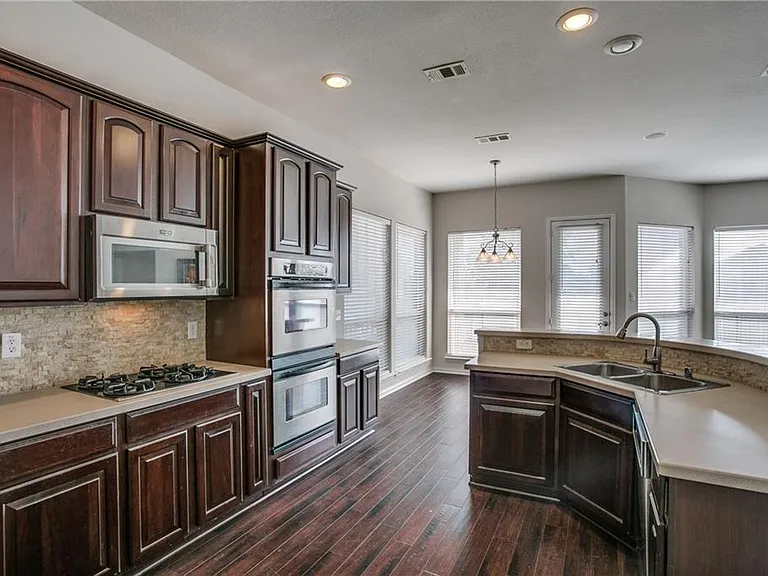 4193 Victory Dr — Photo 9
