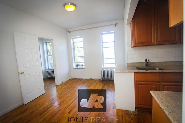Rented by Jonis Realty | media 16