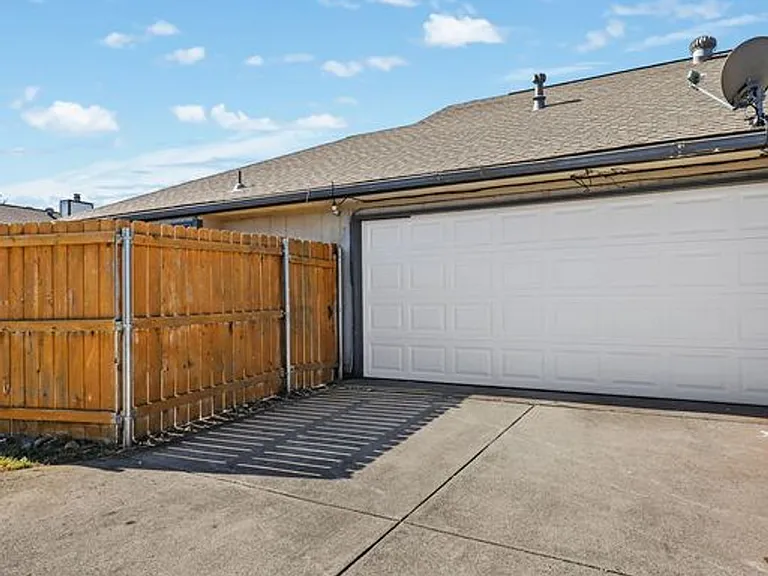 4047 Saint Christopher Ln — Photo 16