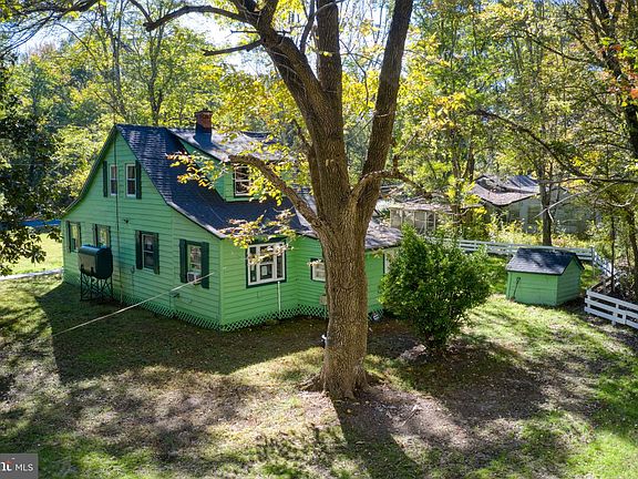 5th image of 2097 Coles Point Rd