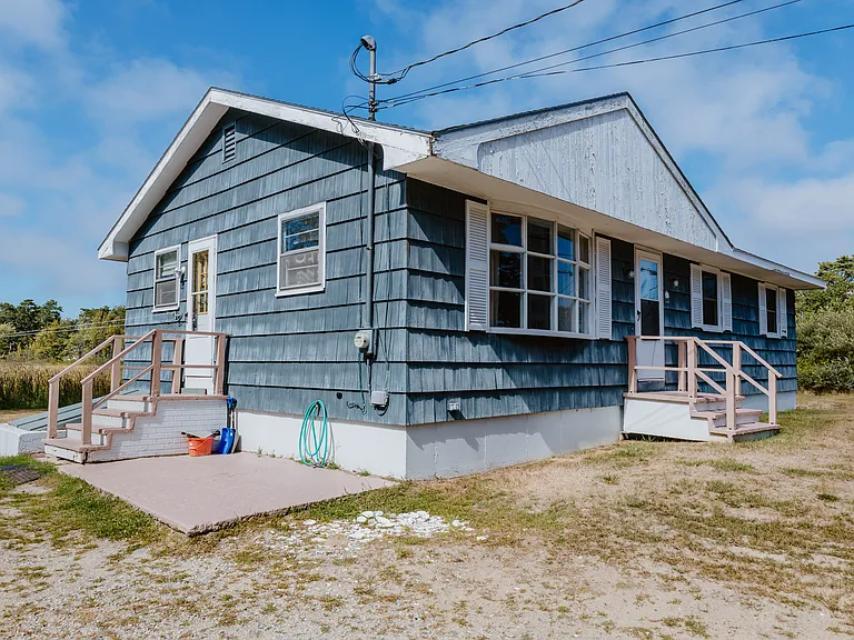 216 E Grand Ave — Photo 40
