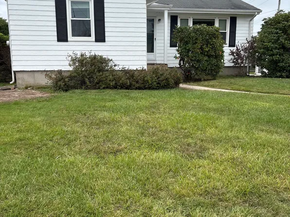 9 Honeyman Ave, Middletown, RI 02842