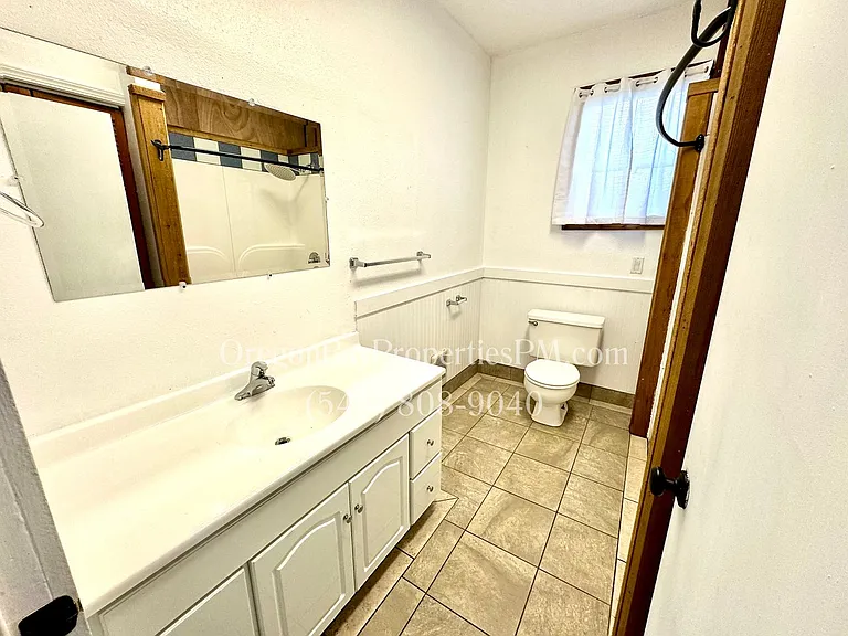 1596 McPherson St — Photo 18