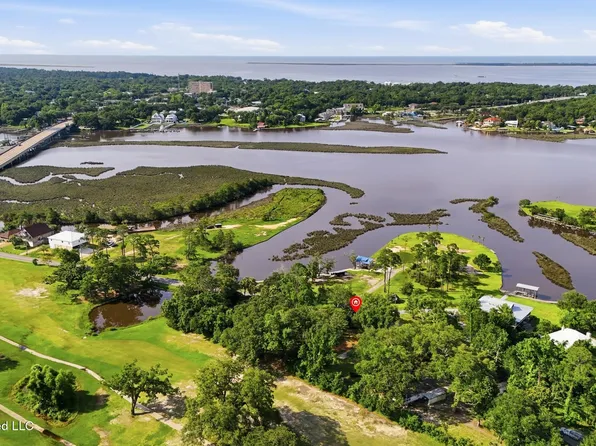 5712 Shore Dr, Ocean Springs, MS 39564