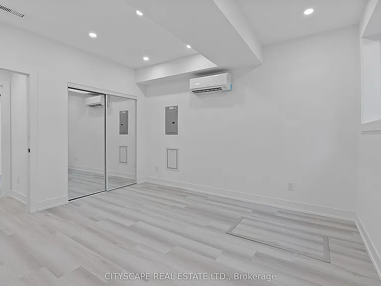 587 Oakwood Ave #1 — Photo 14
