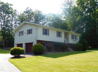 422 Broad Leaf Ln, Stroudsburg, PA 18360