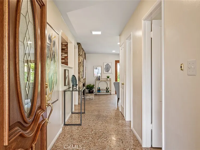 1557 Granvia Altamira — Photo 10