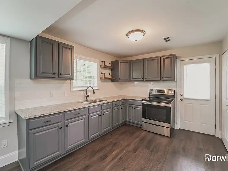 12318 Sherman Dr — Photo 4