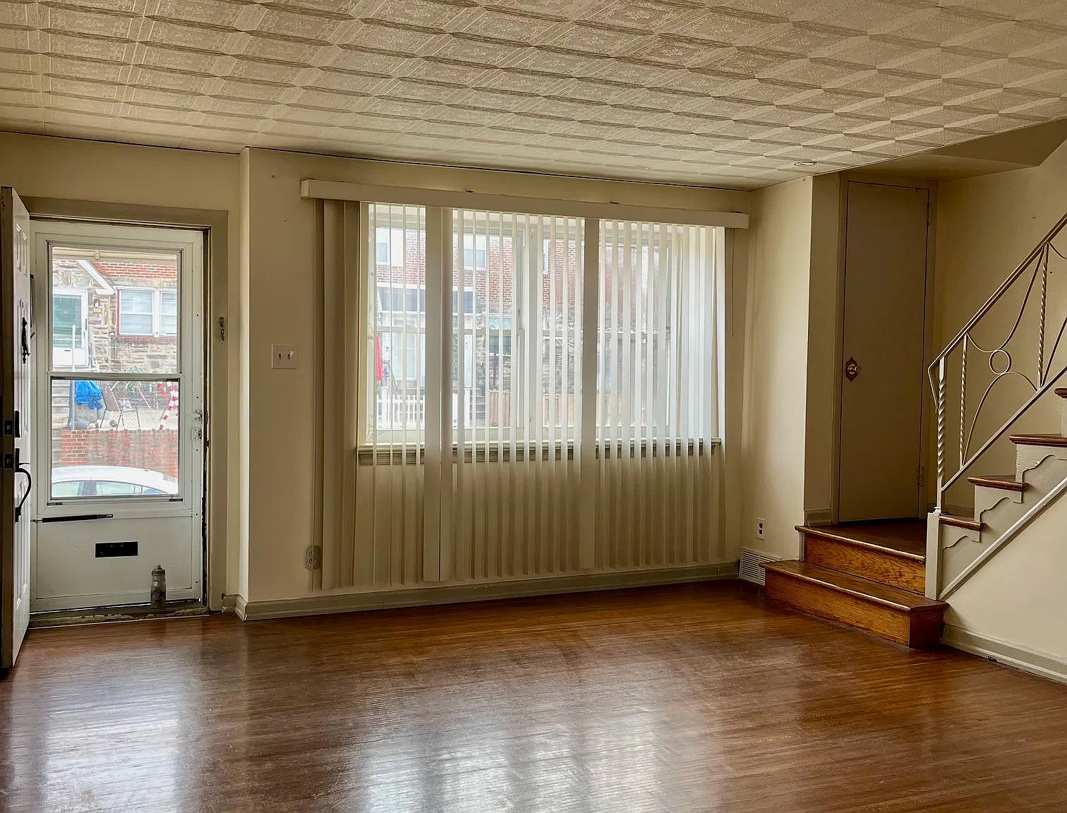 3 bed, 1152 sqft, $1,650 — Photo 1