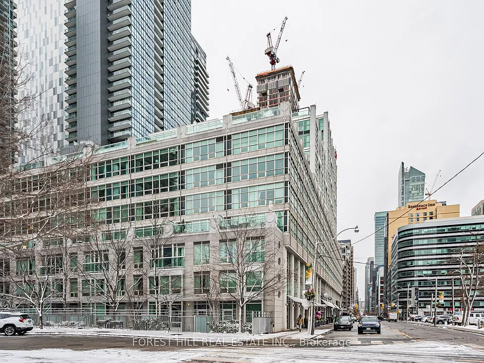 350 Wellington St W #424