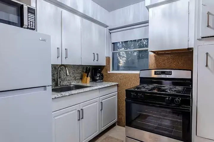 1 bed, 1.0 bath, $1,125 — Photo 2